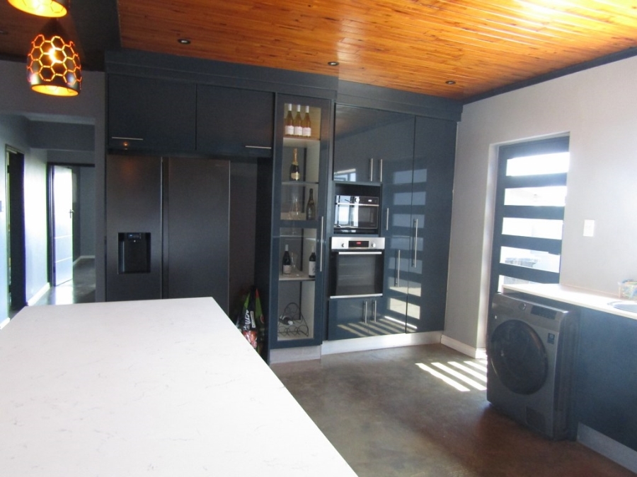 4 Bedroom Property for Sale in Humansdorp Eastern Cape